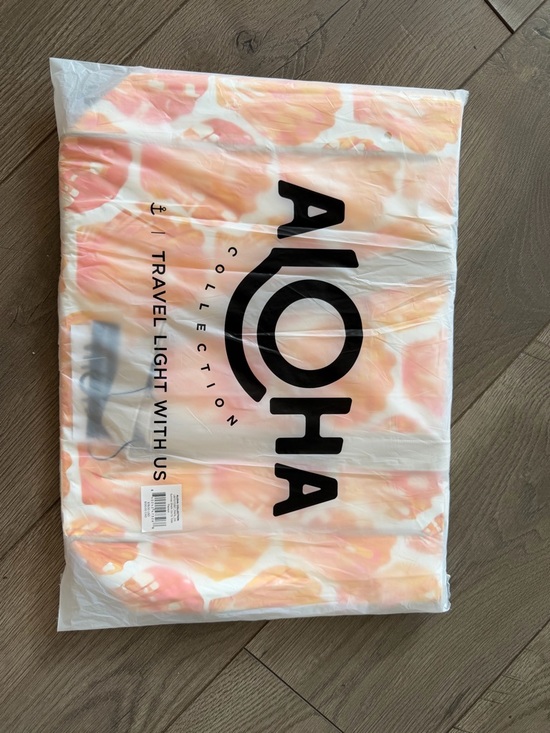 ALOHA Collection Handbags - ALOHA Collection go to tote sunrise shell